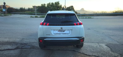 Peugeot 2008 BlueHDi 130 S&S EAT8 Allure Pack (4)