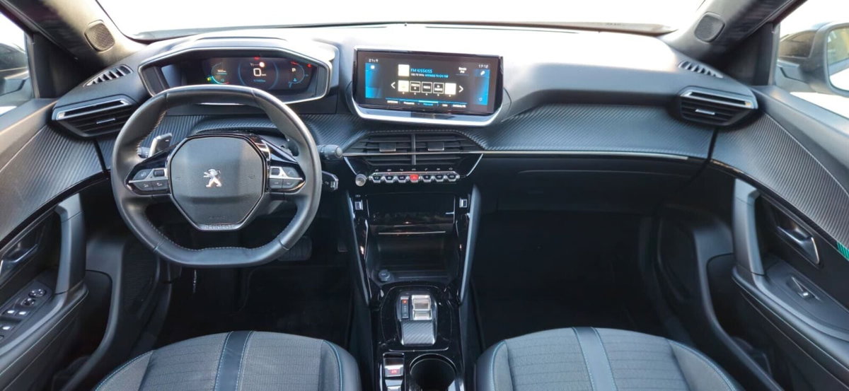 Peugeot 2008 BlueHDi 130 S&S EAT8 Allure Pack (9)