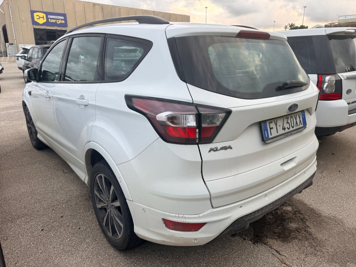 Ford Kuga 2.0 TDCI 120 CV S&S 2WD Powershift ST-Line (2)