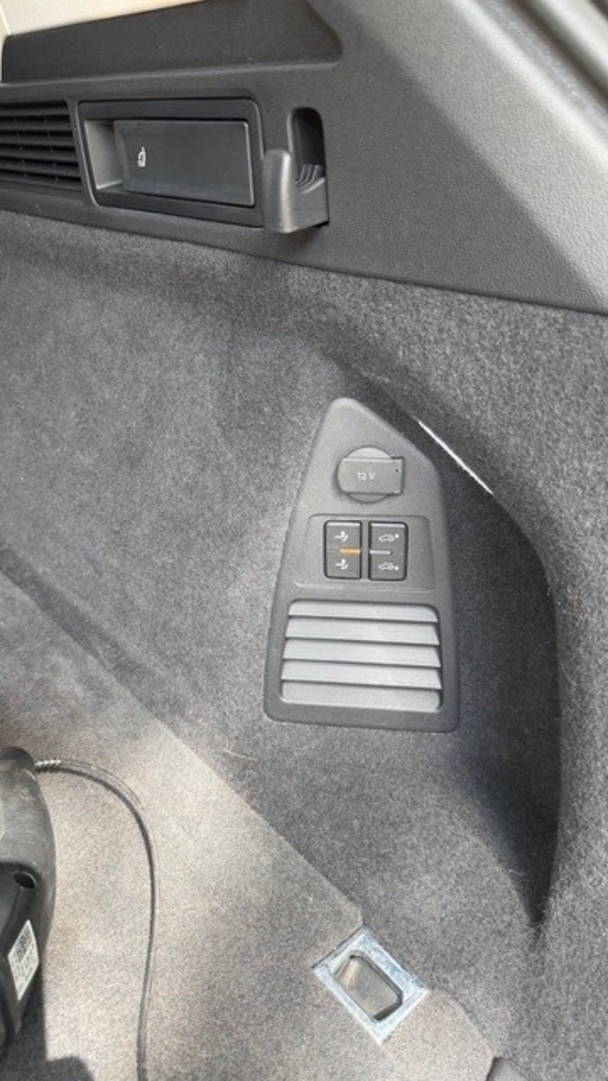 Volkswagen Touareg W12 Sport (12)