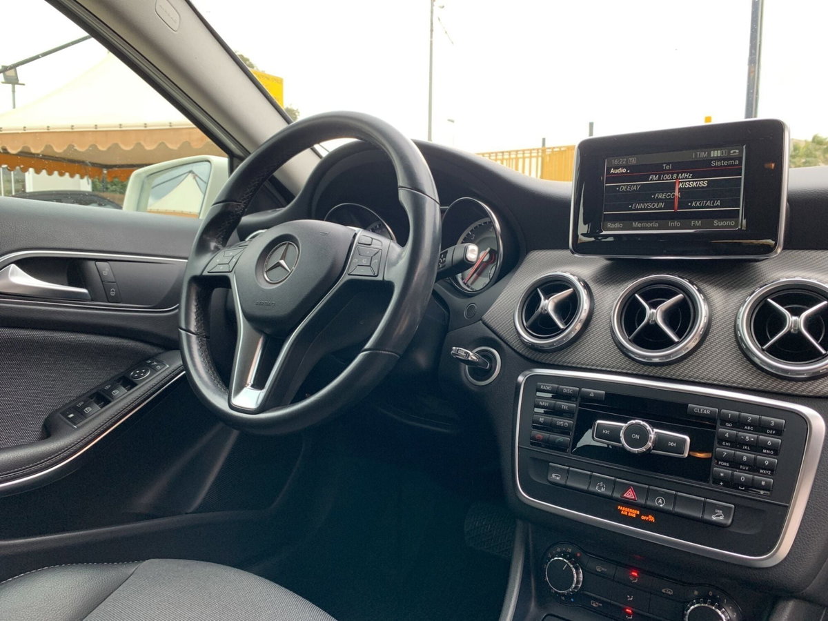 Mercedes-Benz GLA SUV 200 CDI Automatic 4Matic Executive (18)