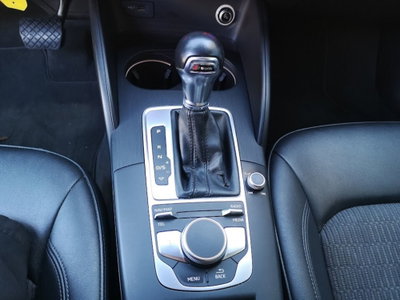 Audi A3 Sportback 1.6 TDI 116 CV S tronic Design (18)