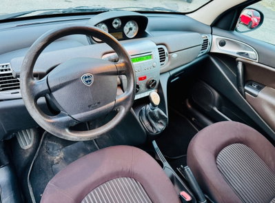 Lancia Ypsilon 1.2 Versus (11)