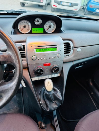 Lancia Ypsilon 1.2 Versus (12)