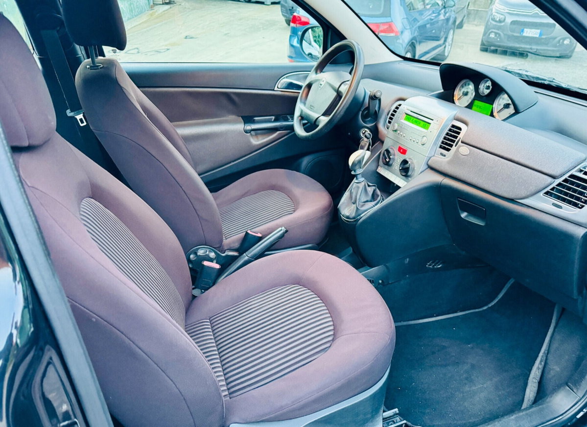 Lancia Ypsilon 1.2 Versus (13)