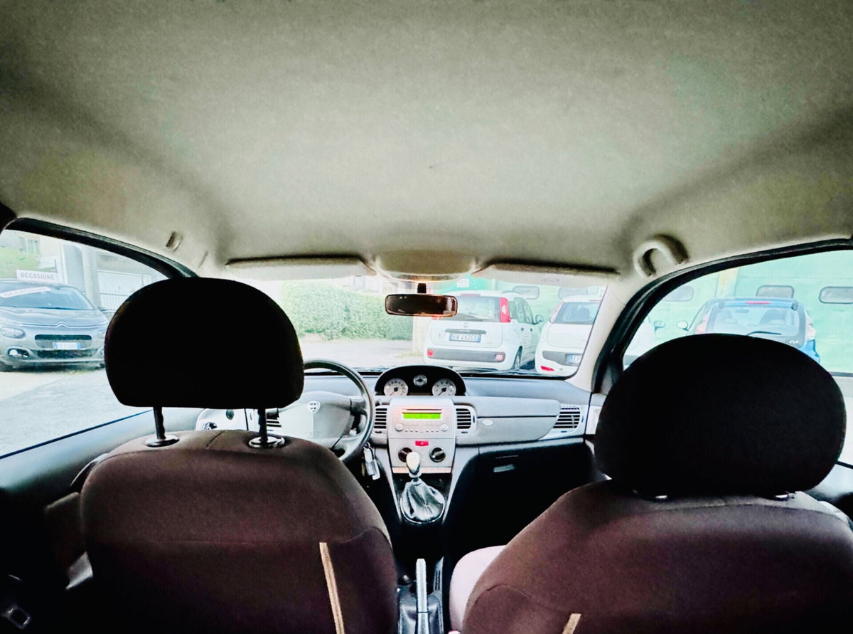 Lancia Ypsilon 1.2 Versus (17)