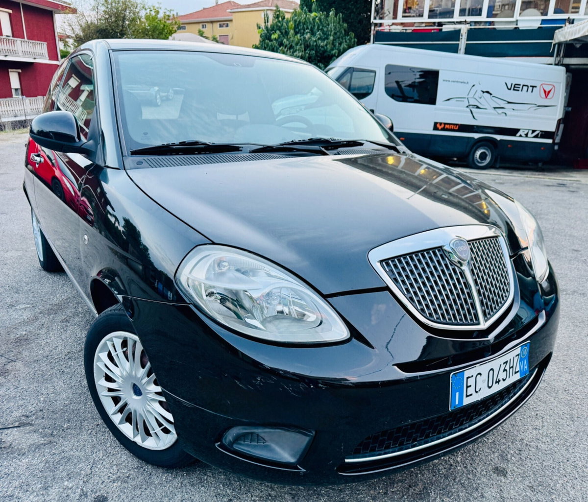 Lancia Ypsilon 1.2 Versus (2)