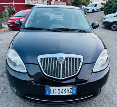 Lancia Ypsilon 1.2 Versus (3)