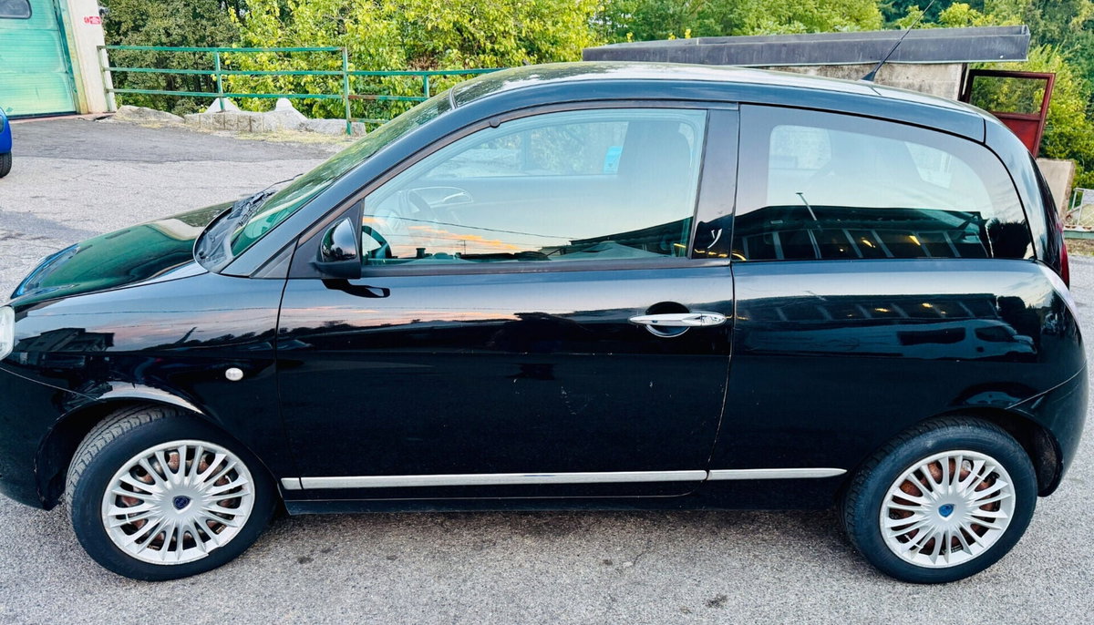 Lancia Ypsilon 1.2 Versus (5)