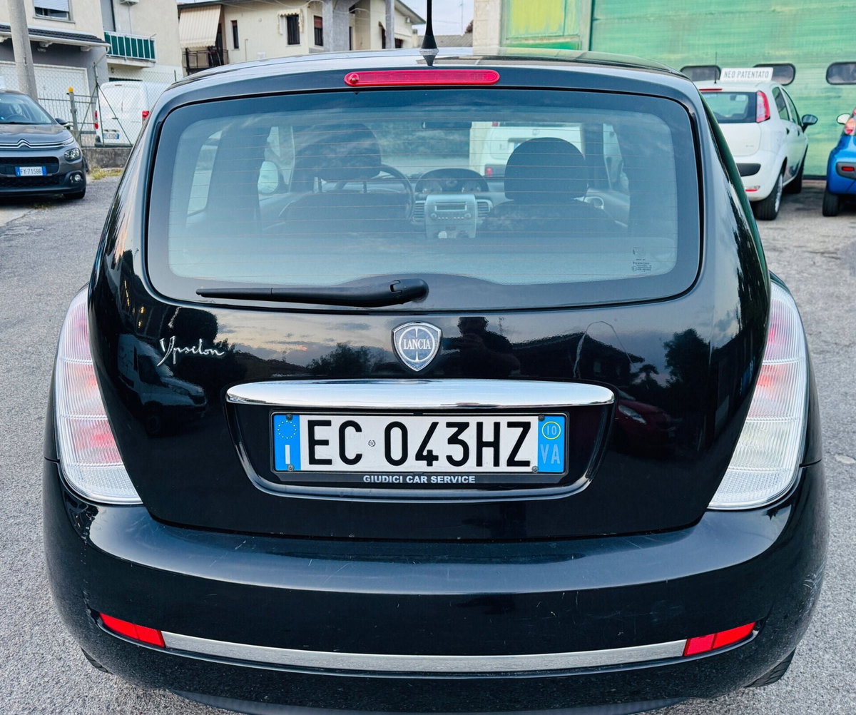 Lancia Ypsilon 1.2 Versus (8)