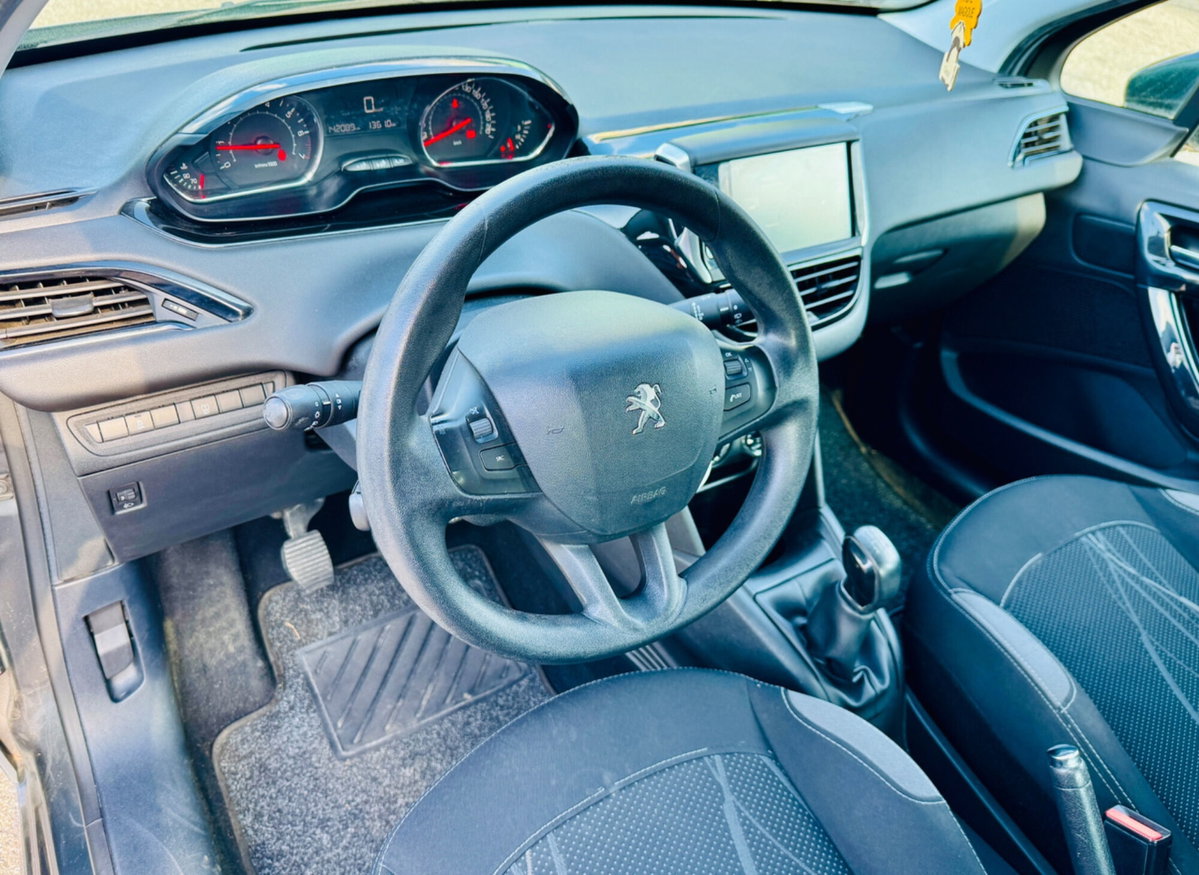 Peugeot 208 82 5 porte Allure (10)