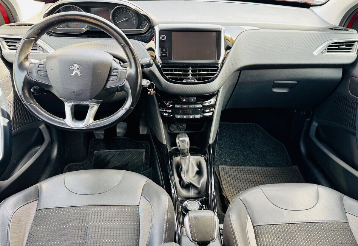 Peugeot 2008 Turbo 110 EAT6 S&S GT Line (17)