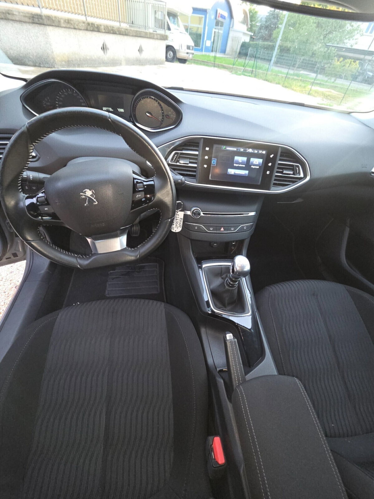 Peugeot 308 SW BlueHDi 120 S&S Business (11)