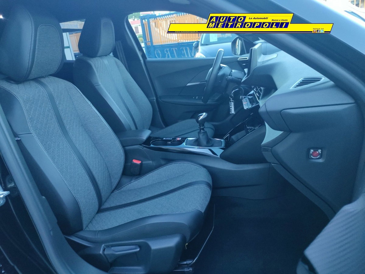 Peugeot 2008 1.2 turbo Allure 100cv (15)