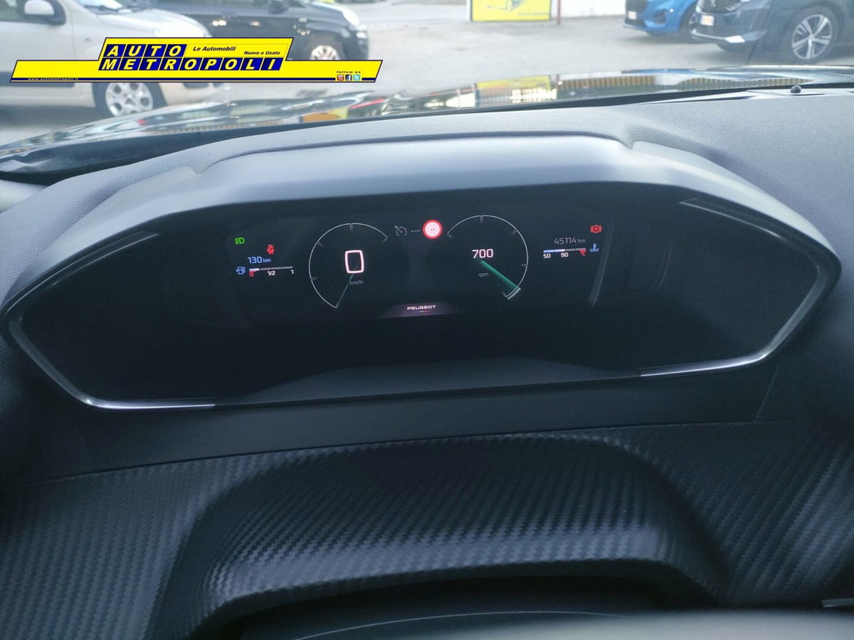 Peugeot 2008 1.2 turbo Allure 100cv (18)