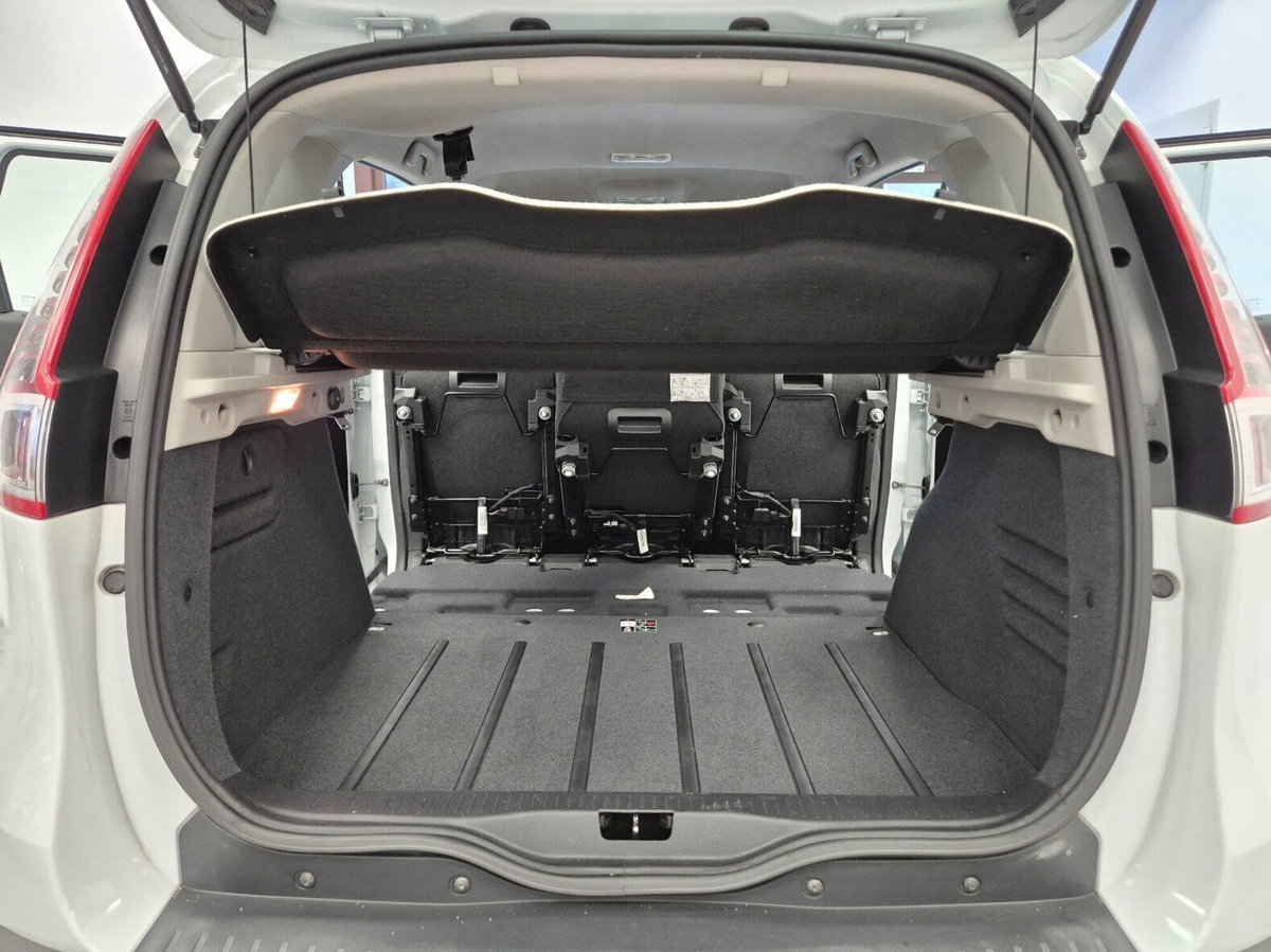 Renault Scenic E-Tech Electric 1.5 dCi 110CV Dynamique (11)