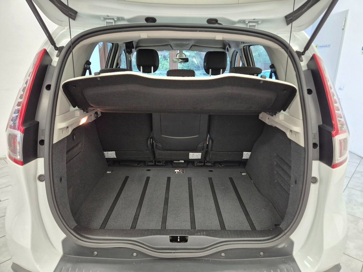 Renault Scenic E-Tech Electric 1.5 dCi 110CV Dynamique (12)