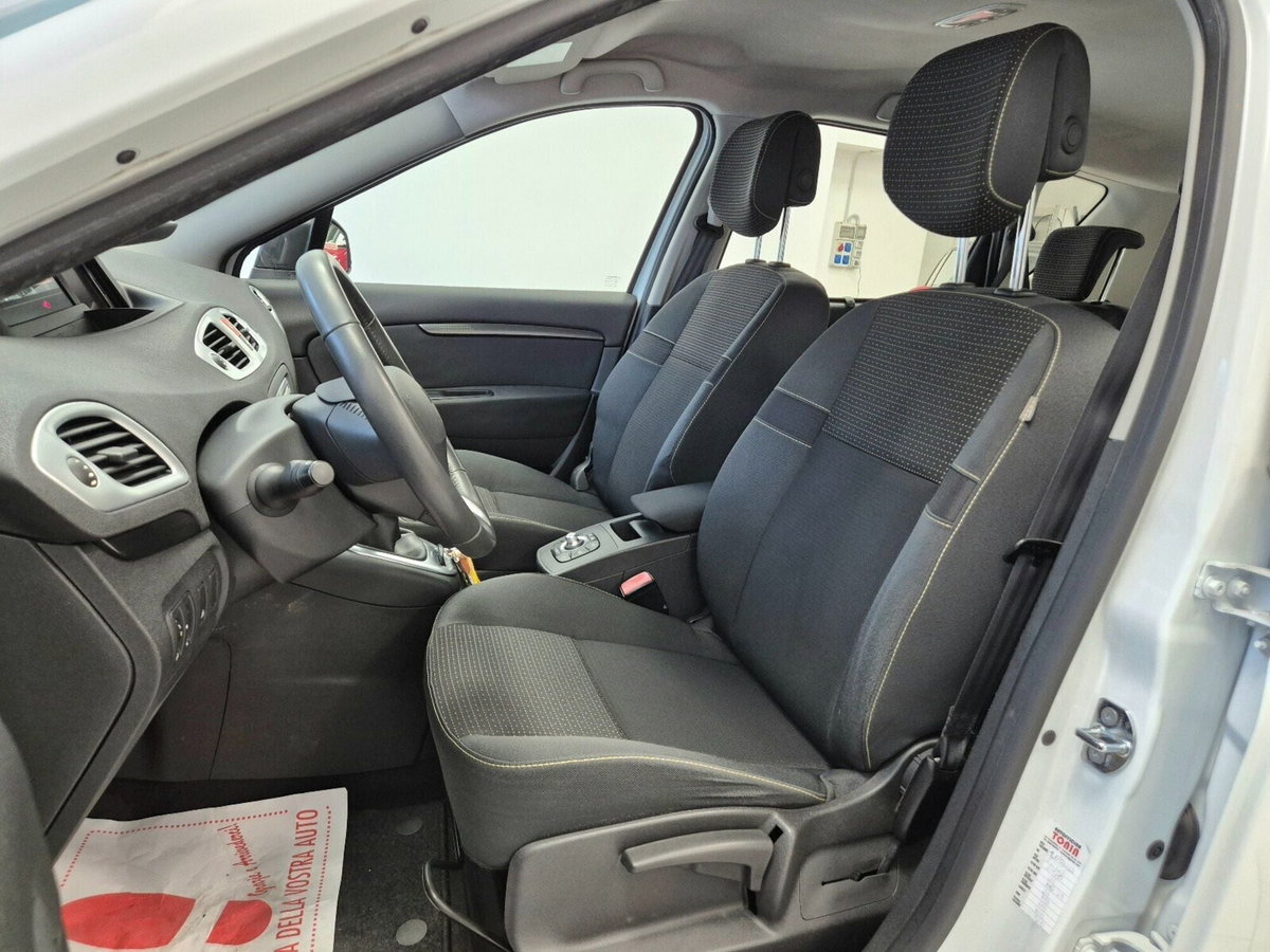 Renault Scenic E-Tech Electric 1.5 dCi 110CV Dynamique (6)