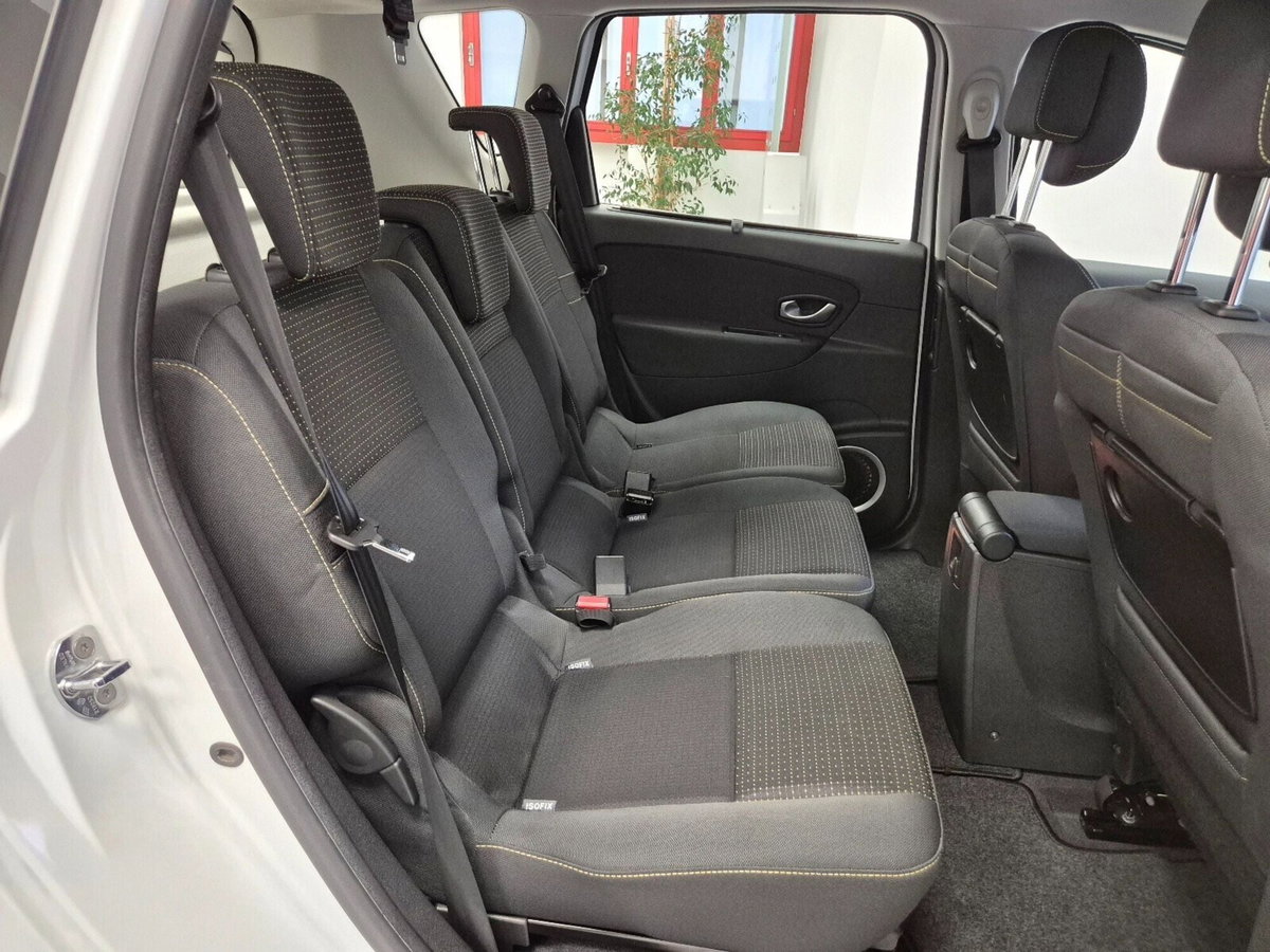 Renault Scenic E-Tech Electric 1.5 dCi 110CV Dynamique (8)