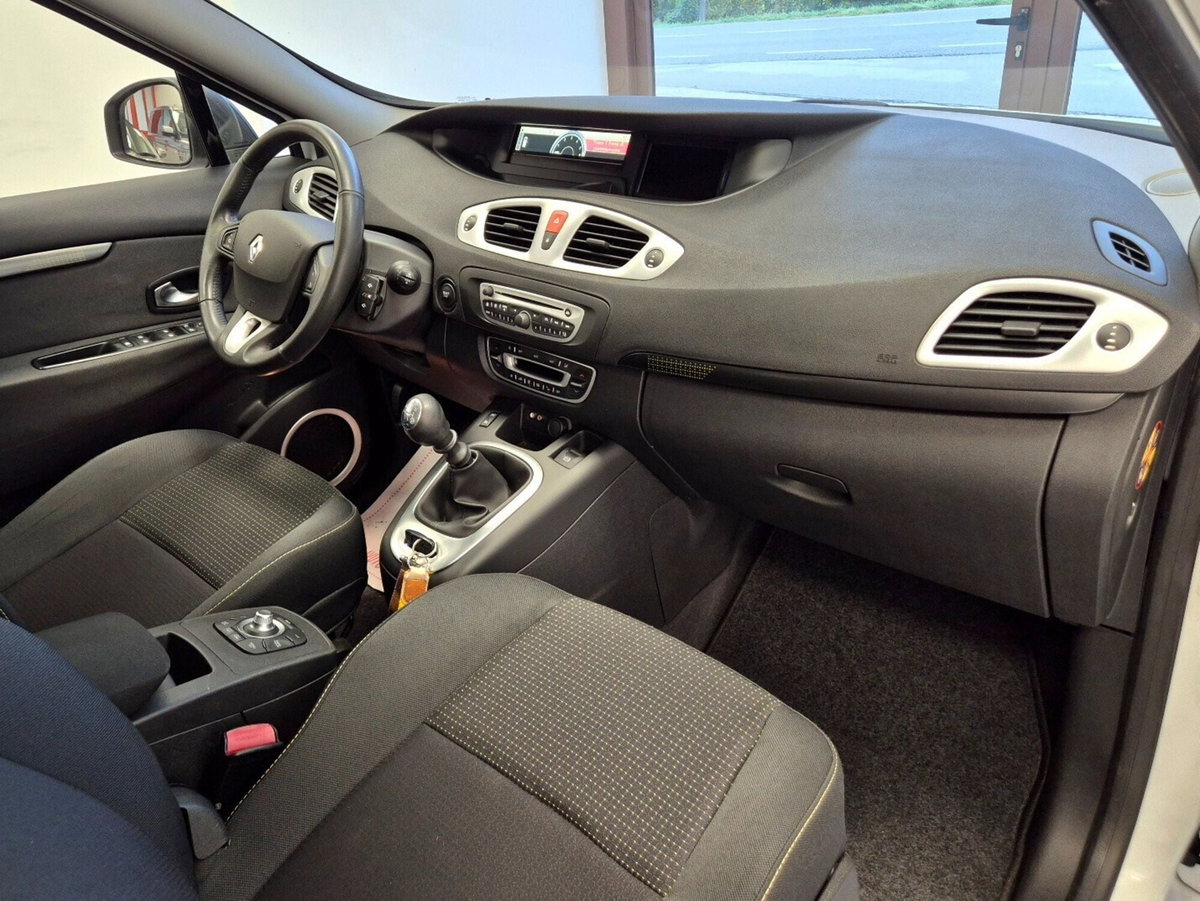 Renault Scenic E-Tech Electric 1.5 dCi 110CV Dynamique (9)