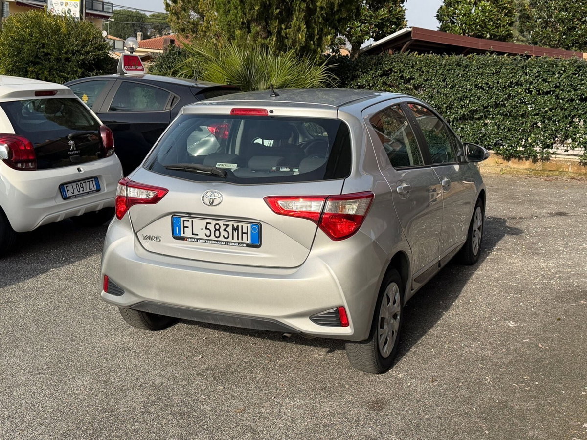 Toyota Yaris 1.0 5 porte Active (6)