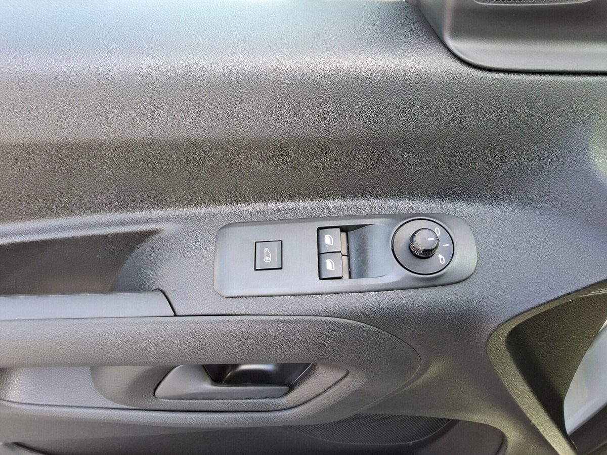 Citroen Berlingo Furgone BlueHDi 100 Van M Driver (14)