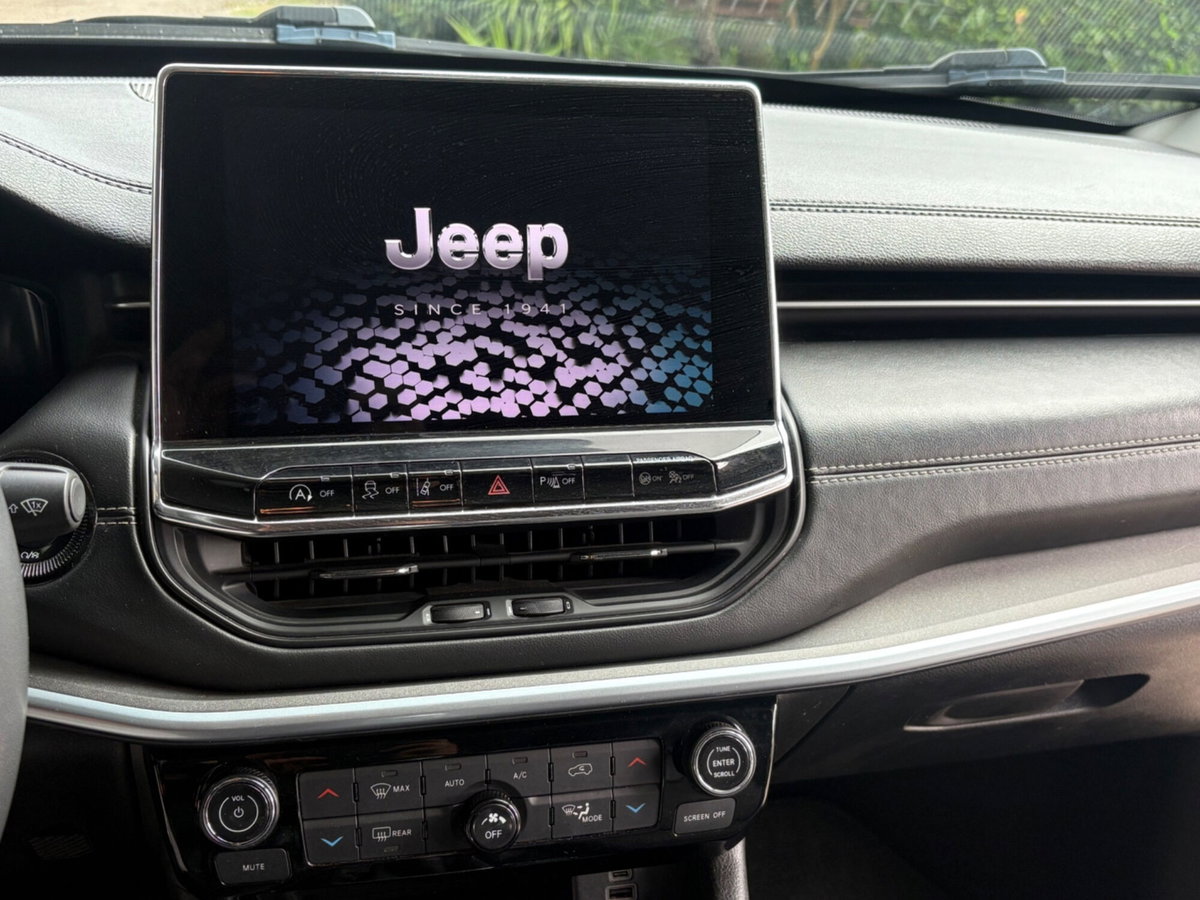 Jeep Compass 1.6 Multijet II 2WD Limited (8)