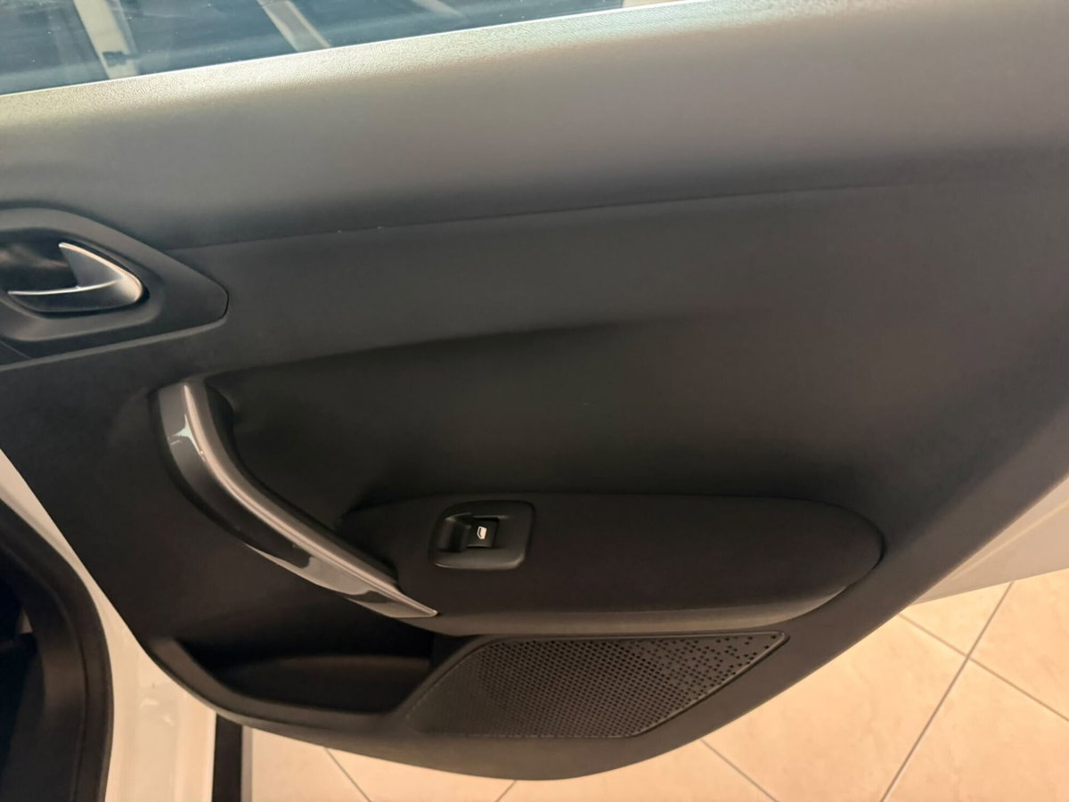 Peugeot 2008 100 S&S Active (11)