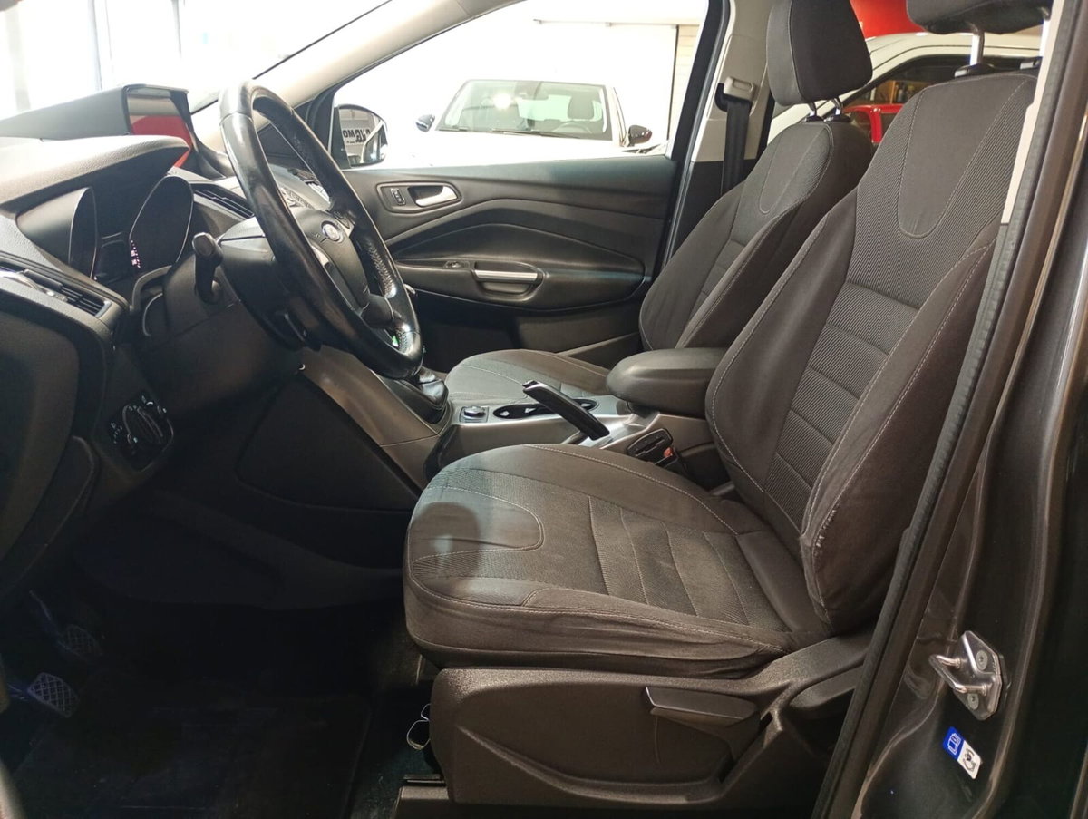 Ford Kuga 2.0 TDCI 120 CV S&S 2WD Titanium X (6)
