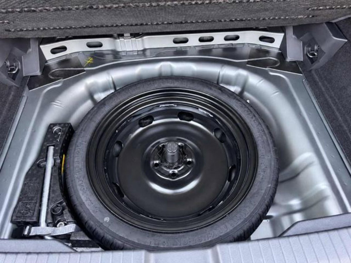 Volkswagen T-Roc 1.5 tsi R-Line dsg (11)