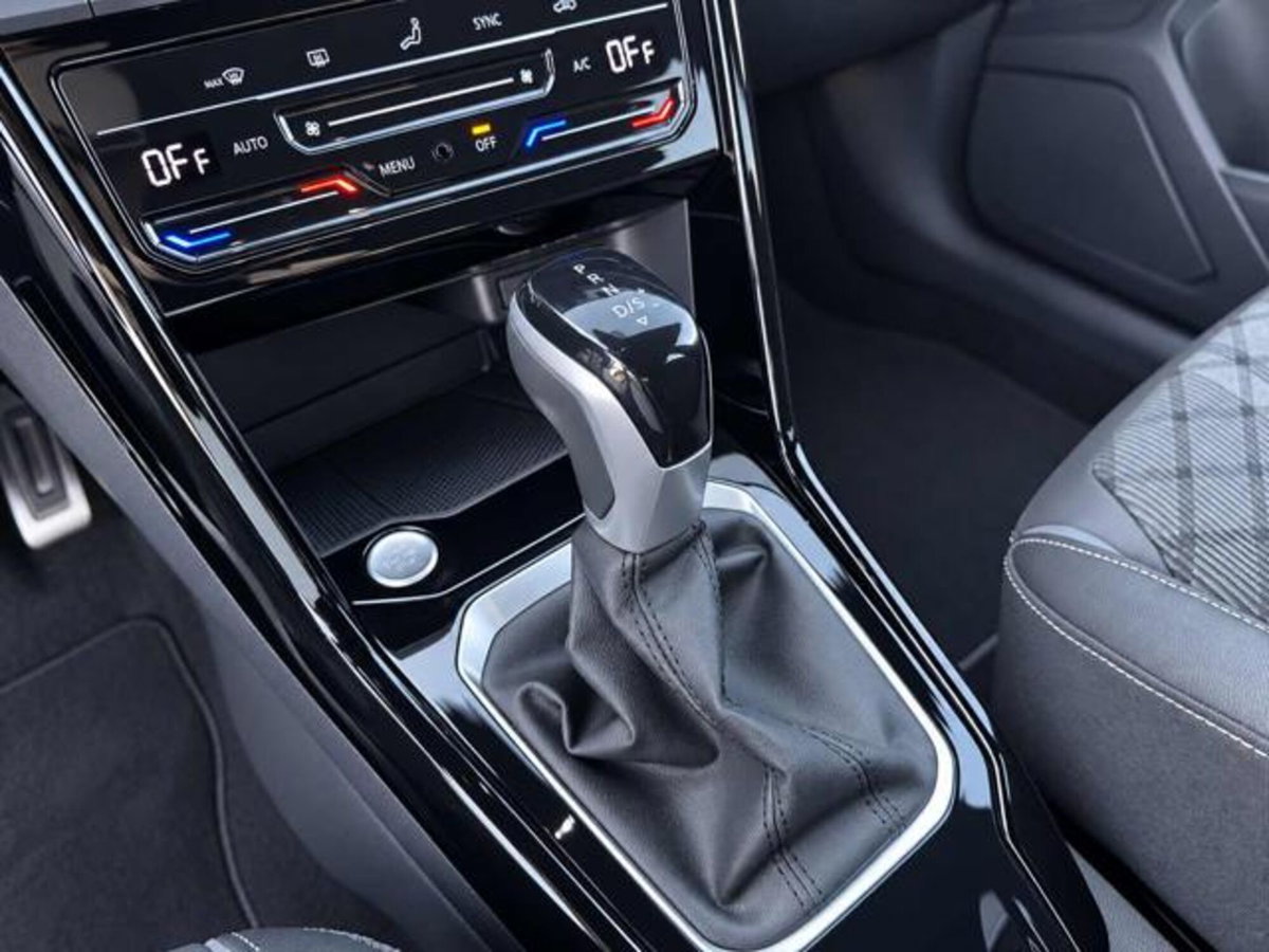 Volkswagen T-Roc 1.5 tsi R-Line dsg (16)