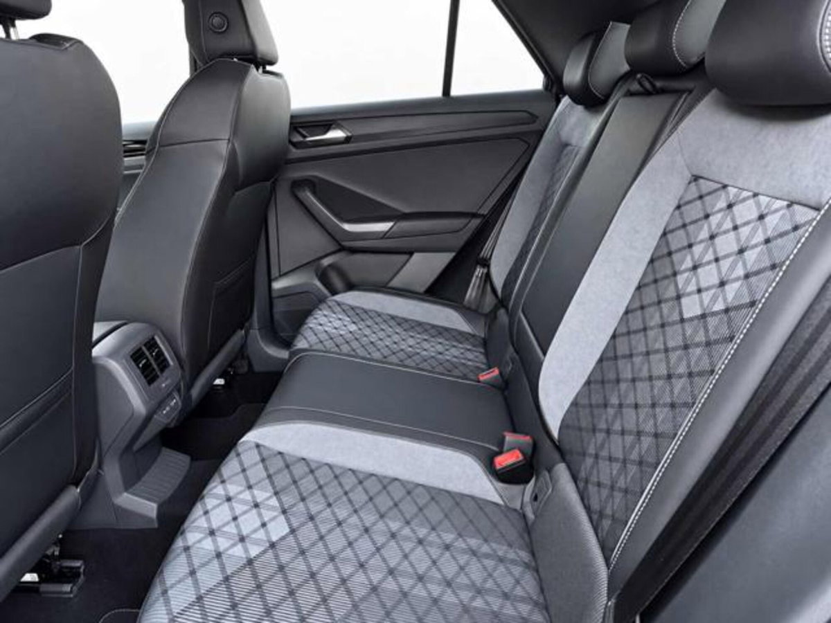Volkswagen T-Roc 1.5 tsi R-Line dsg (17)