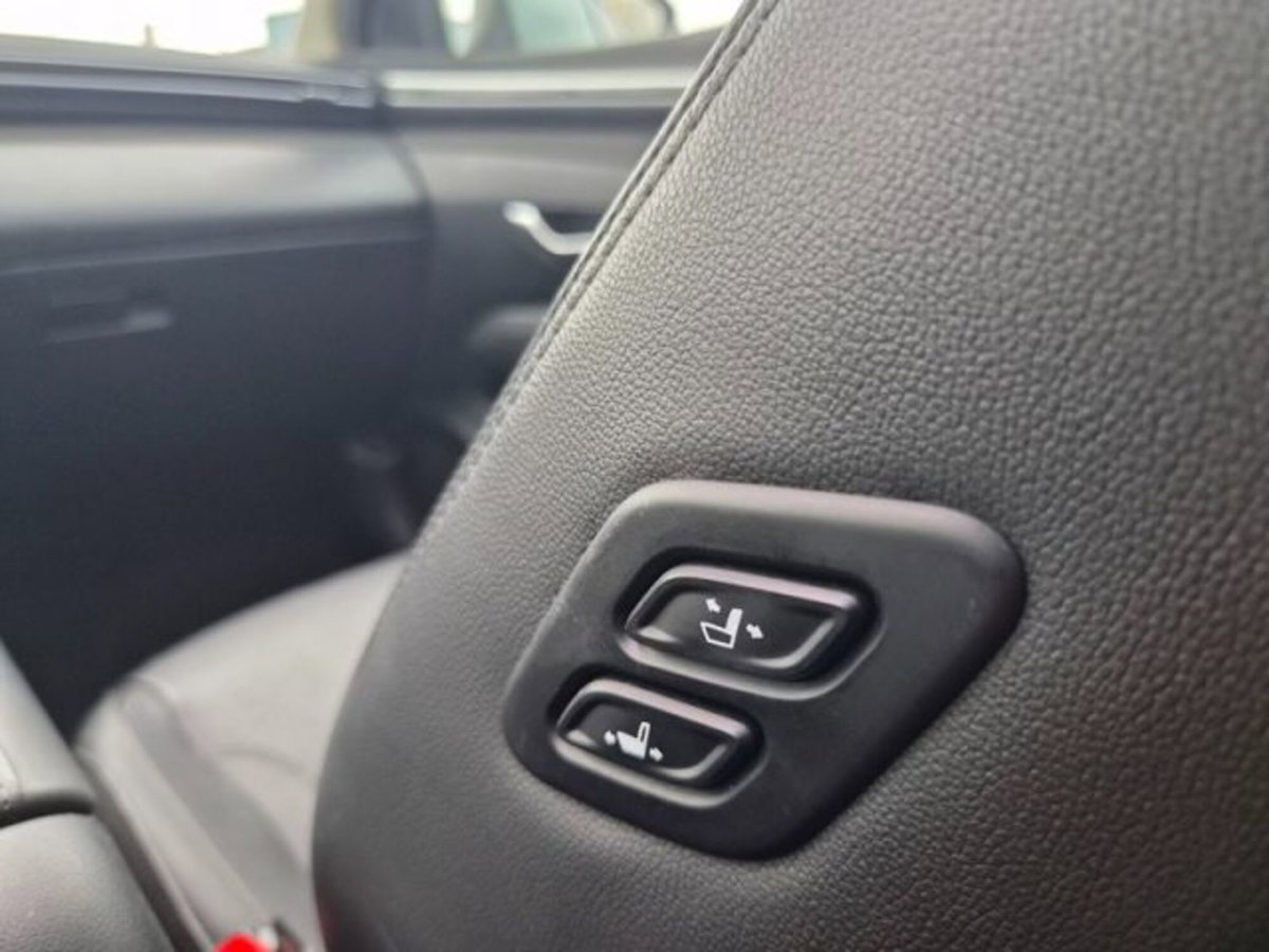Hyundai Tucson 1.6 hev Exellence 4wd auto (13)