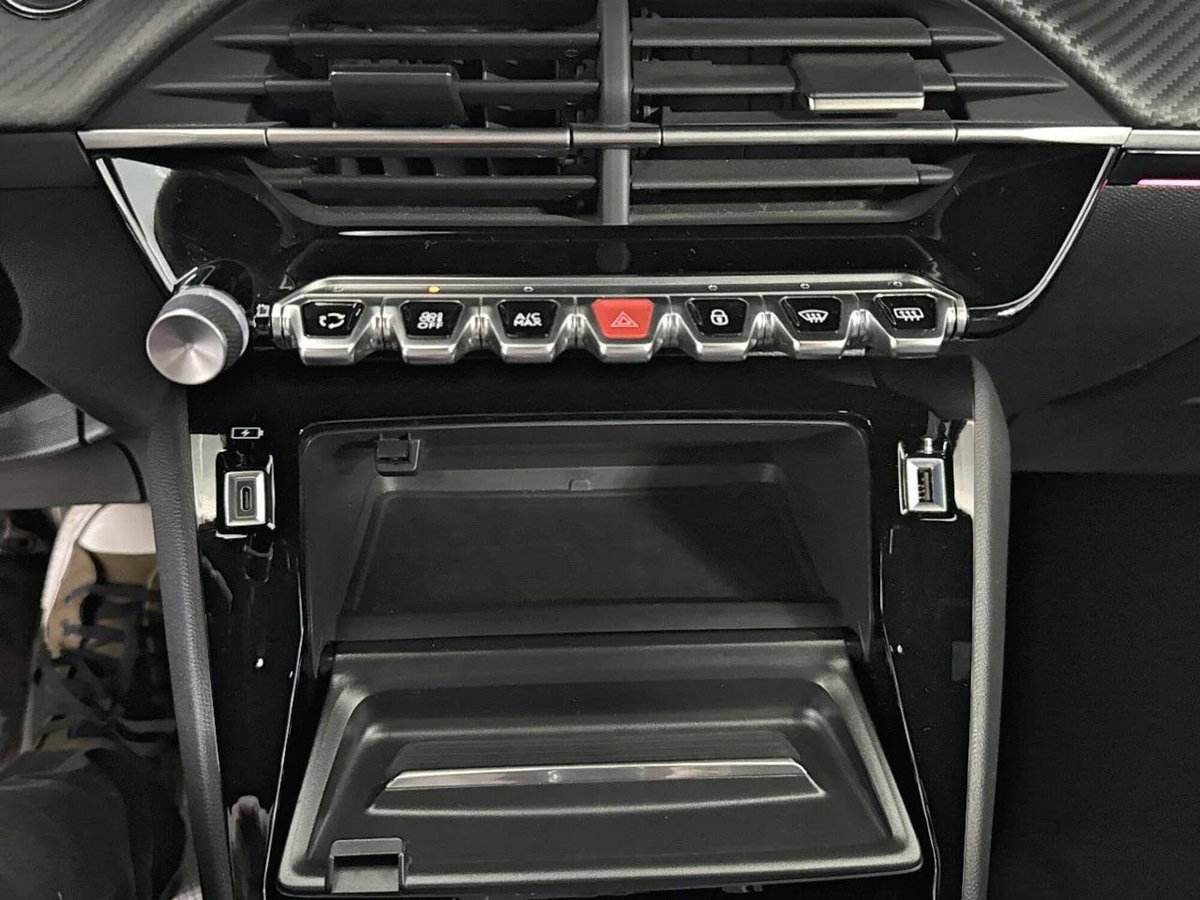 Peugeot 208 PureTech 100 Stop&Start 5 porte GT (7)