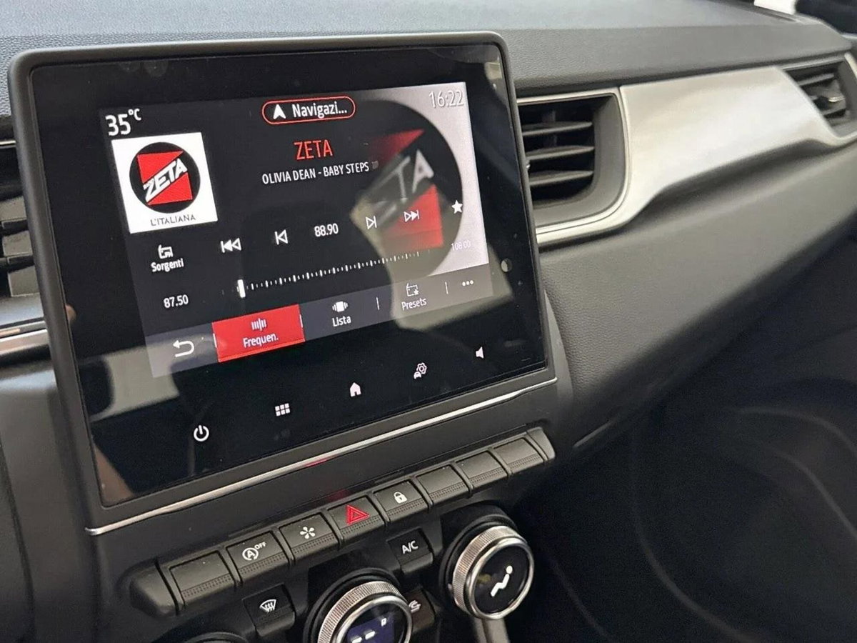 Renault Captur Plug-in Hybrid E-Tech 160 CV Techno (20)