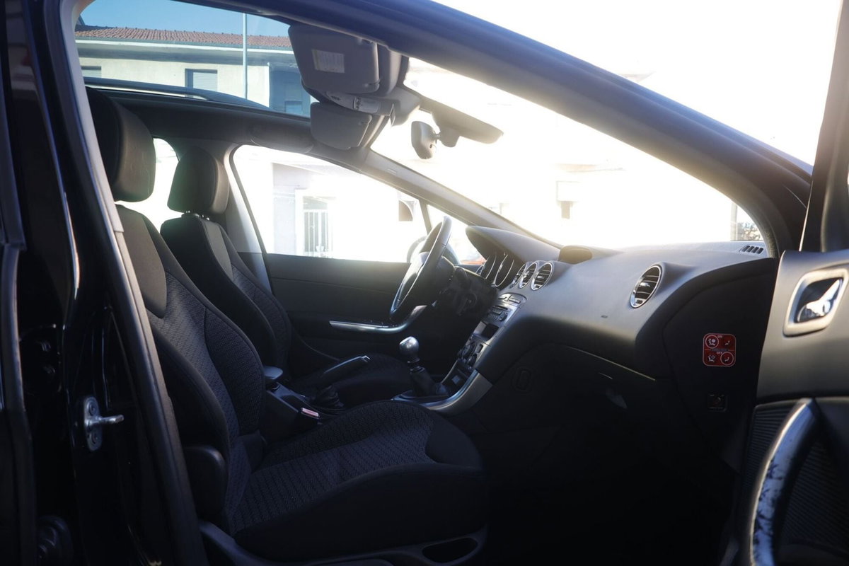 Peugeot 308 SW 1.6 THP 175CV Ciel GT (11)