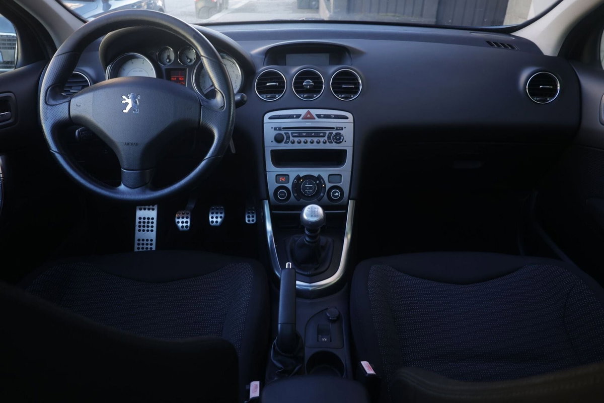 Peugeot 308 SW 1.6 THP 175CV Ciel GT (2)