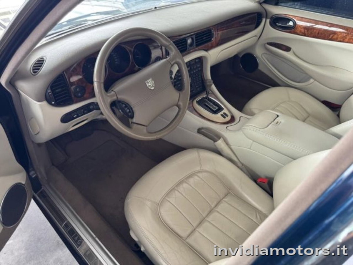 Jaguar XJ 4.0 cat Executive (2)