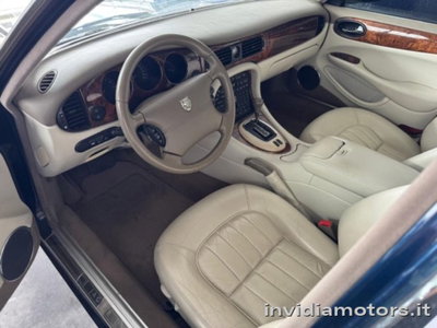 Jaguar XJ 4.0 cat Executive (2)