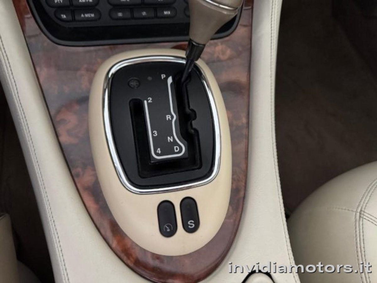 Jaguar XJ 4.0 cat Executive (8)