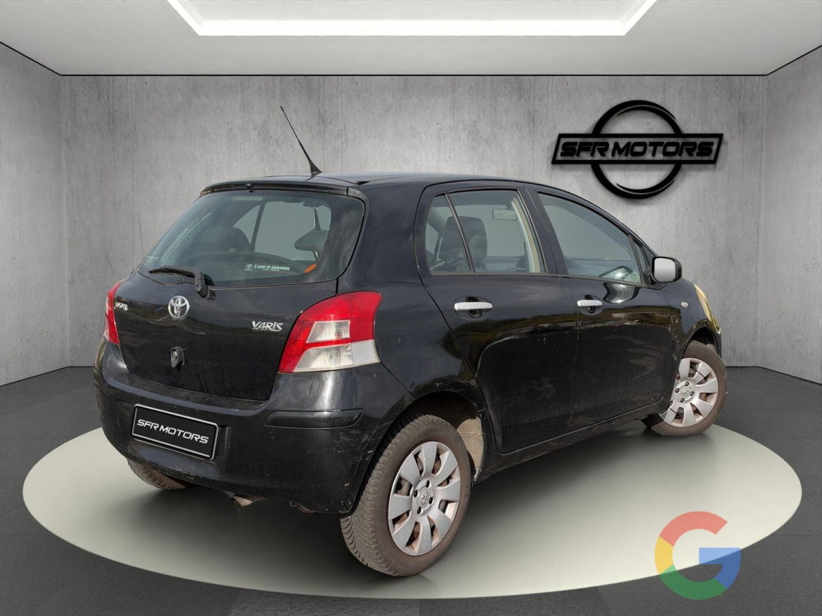 Toyota Yaris 1.3 5 porte (3)