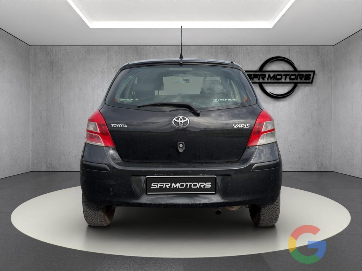 Toyota Yaris 1.3 5 porte (4)
