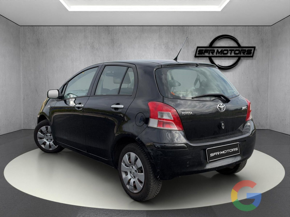 Toyota Yaris 1.3 5 porte (5)
