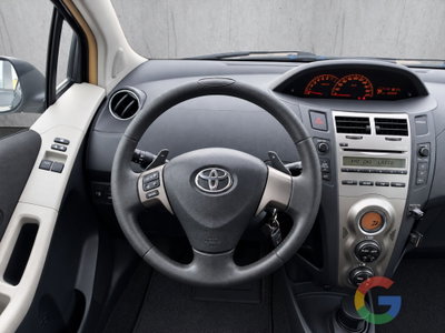 Toyota Yaris 1.3 5 porte (8)