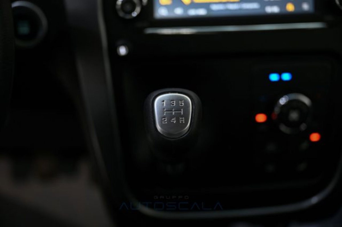 Mahindra KUV100 1.2 K8 m-bifuel (11)