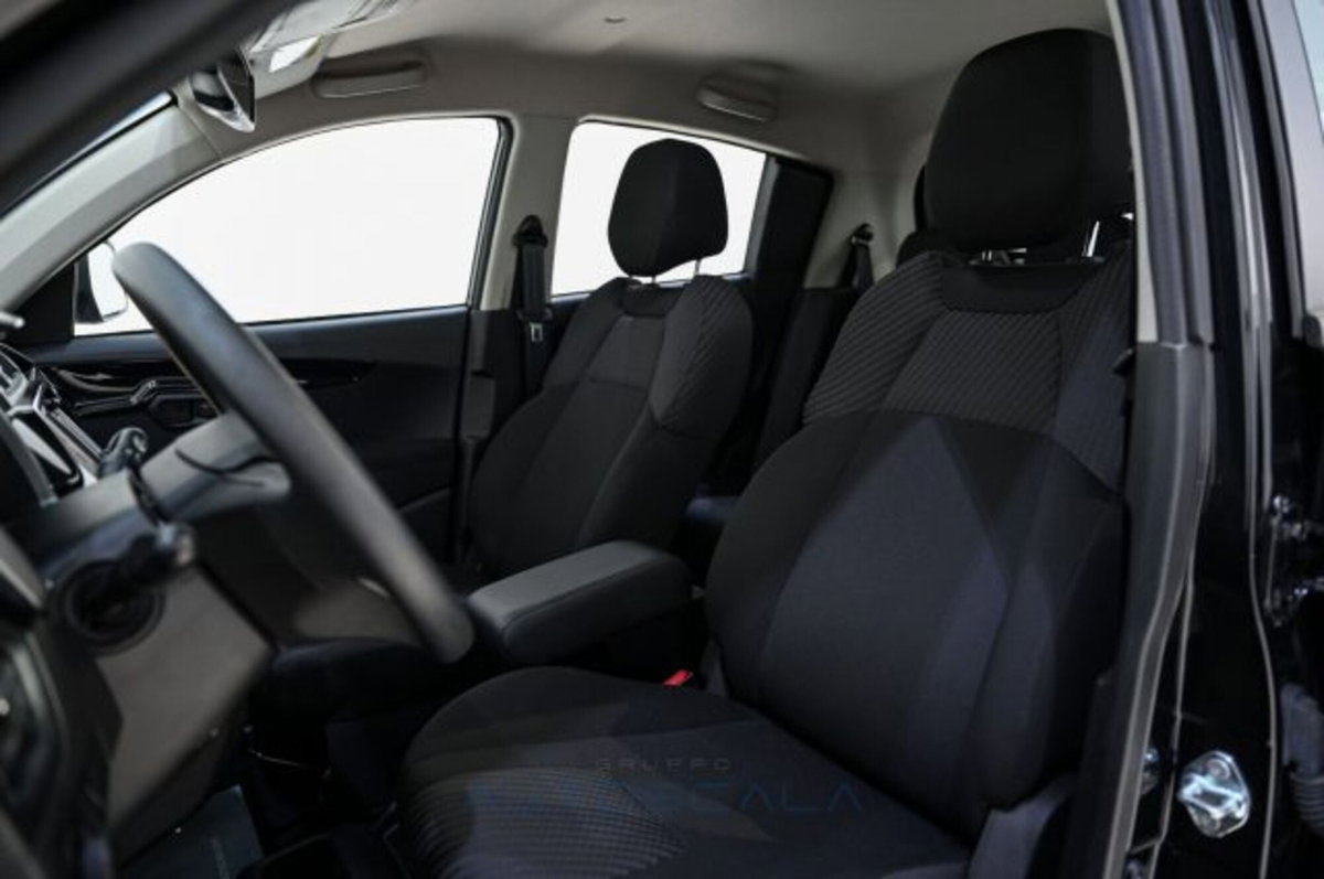 Mahindra KUV100 1.2 K8 m-bifuel (6)