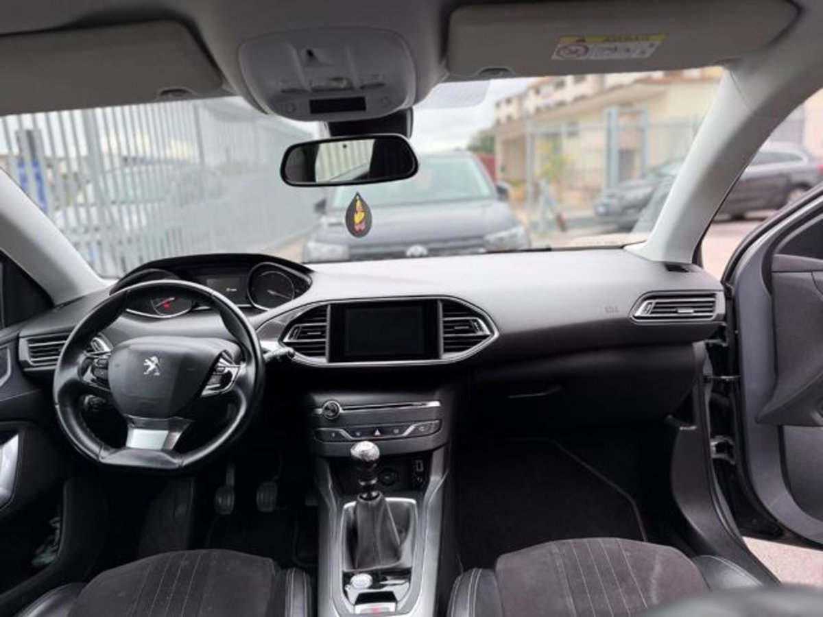 Peugeot 308 BlueHDi 150 S&S Allure (11)
