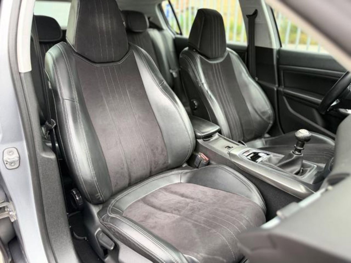 Peugeot 308 BlueHDi 150 S&S Allure (9)