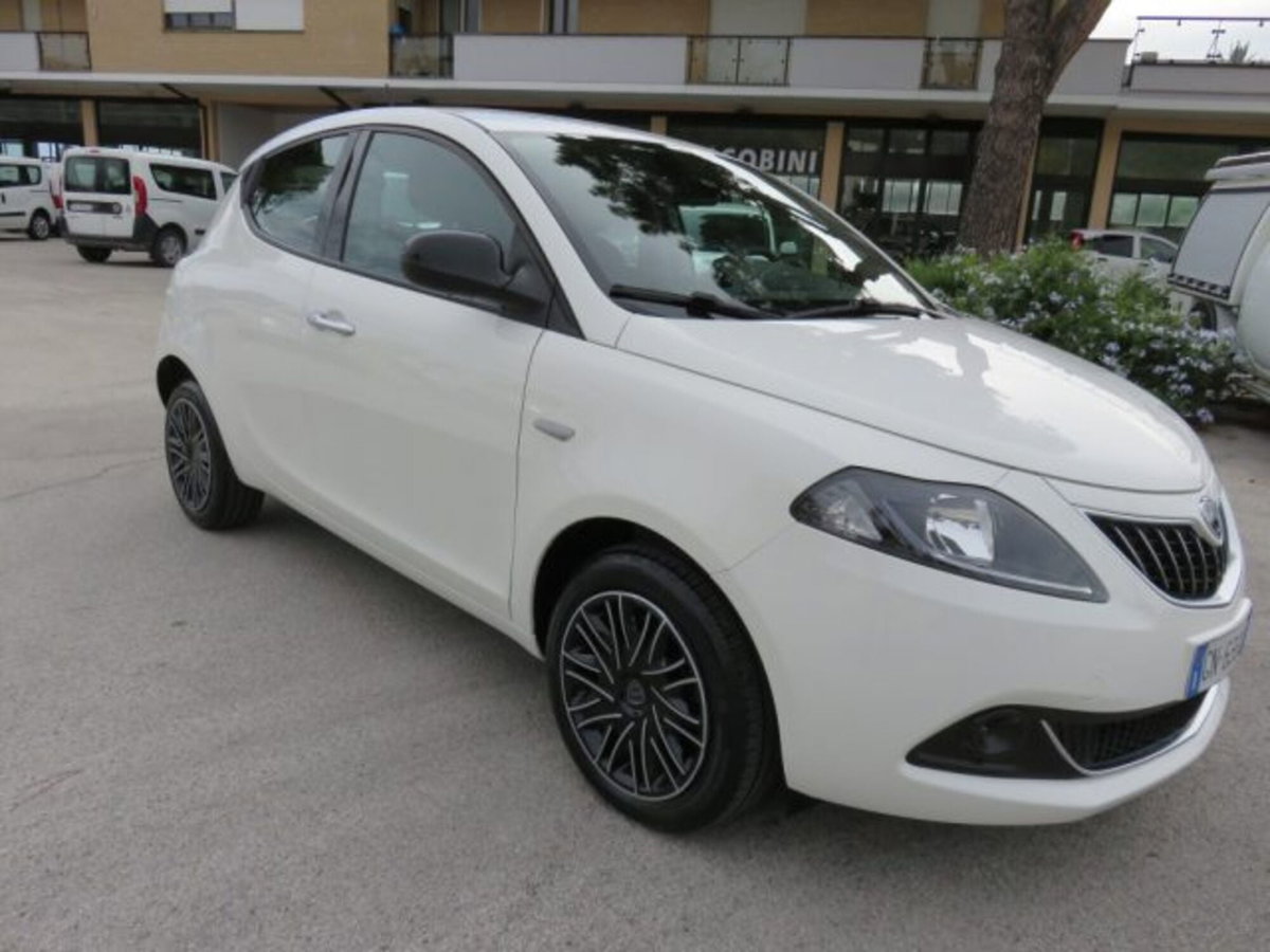 Lancia Ypsilon 1.0 FireFly 5 porte S&S Hybrid Gold Plus