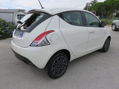 Lancia Ypsilon 1.0 FireFly 5 porte S&S Hybrid Gold Plus (2)
